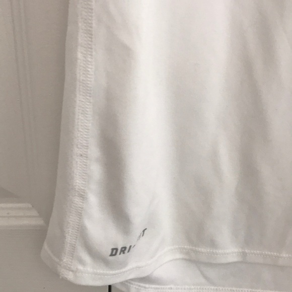 Nike top - Picture 4 of 7